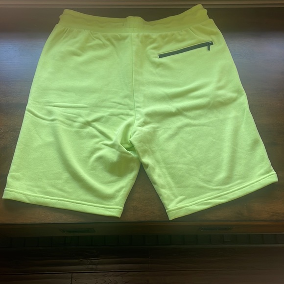 Mens Shorts size L - Picture 2 of 2